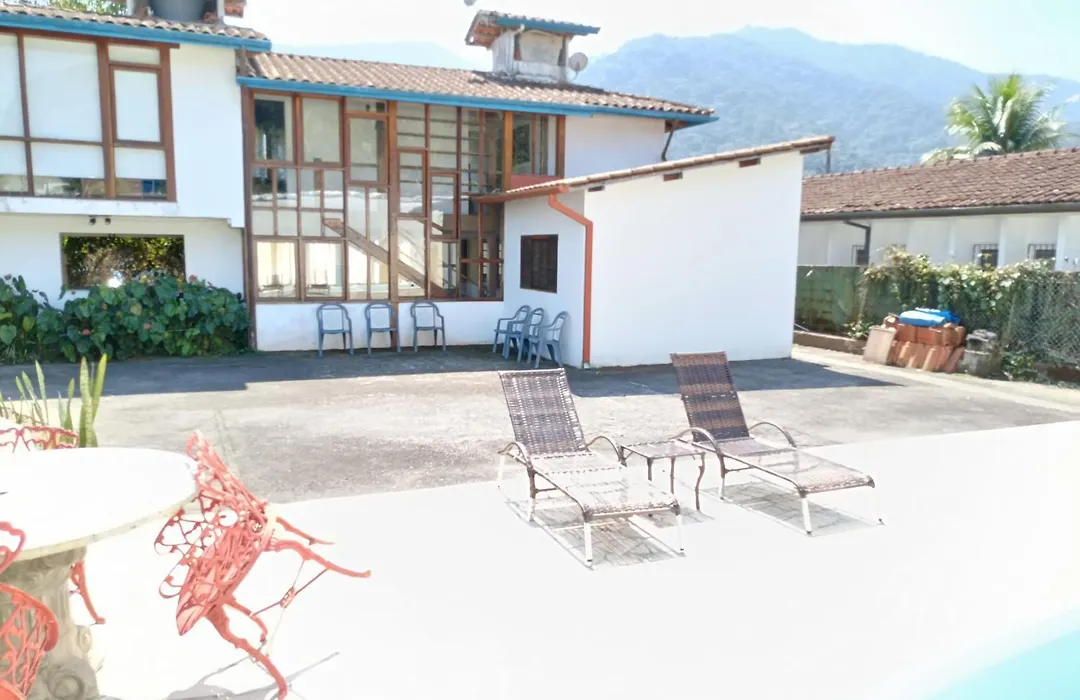 Casa com piscina a 150m da Praia do Lázaro-1